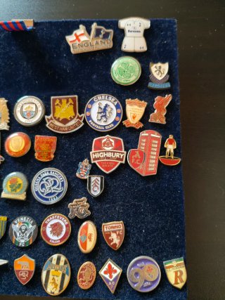 Pins Escudos Serie A y Premier League