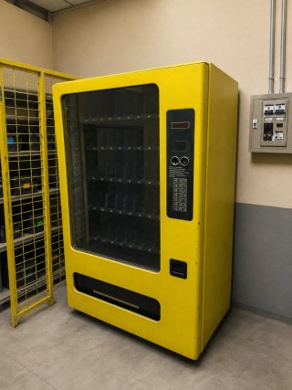 Máquina vending para reparar + Placa