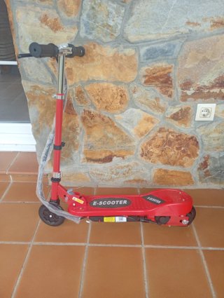 Patinete Eléctrico HOMCOM Rojo. Niños Sin estrenar
