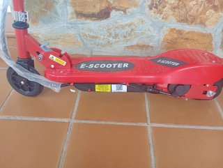 Patinete Eléctrico HOMCOM Rojo. Niños Sin estrenar