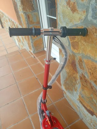 Patinete Eléctrico HOMCOM Rojo. Niños Sin estrenar