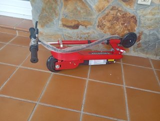 Patinete Eléctrico HOMCOM Rojo. Niños Sin estrenar