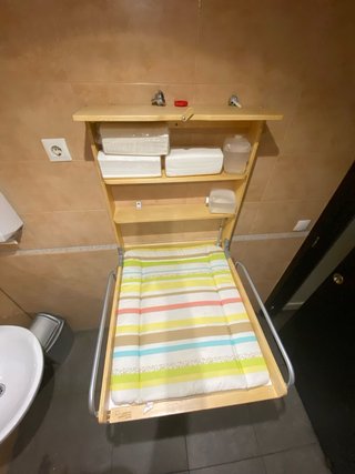 Cambiador de pared plegable madera