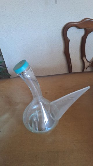 Porrón de vidrio con tapón azul