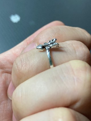 Anillo de plata con diseño de flecha