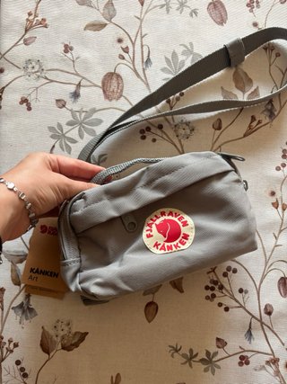 Bolso bandolera Fjällräven Kånken gris