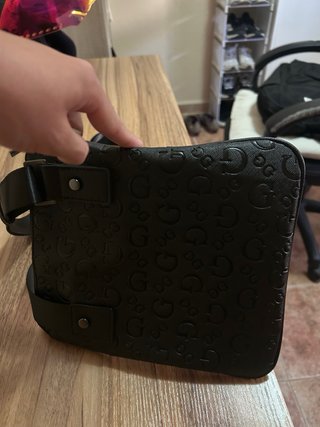 Bandolera Guess Negra