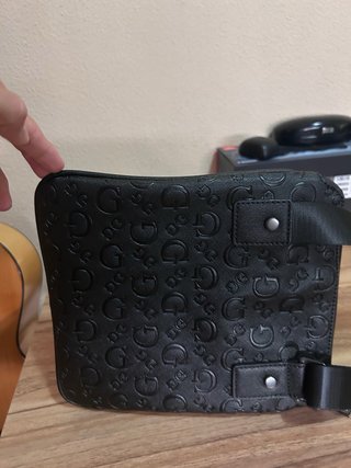 Bandolera Guess Negra