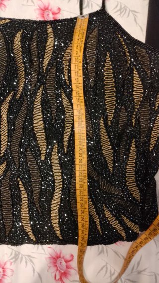 Top nero con ricami oro