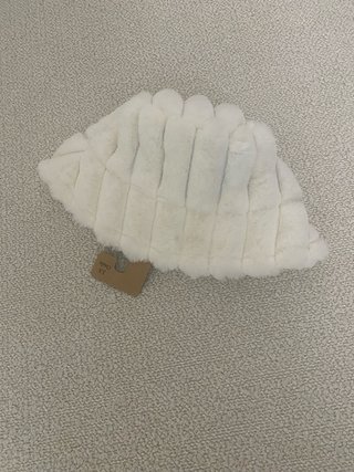 Nuovo berretto in pelo bianco da donna