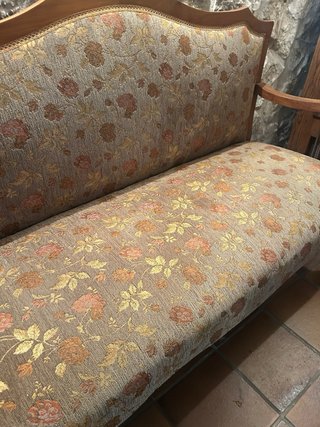Banco/sillón de madera maciza con tapicería floral