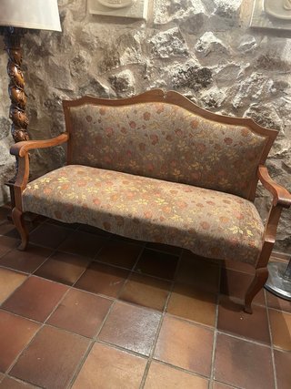 Banco/sillón de madera maciza con tapicería floral