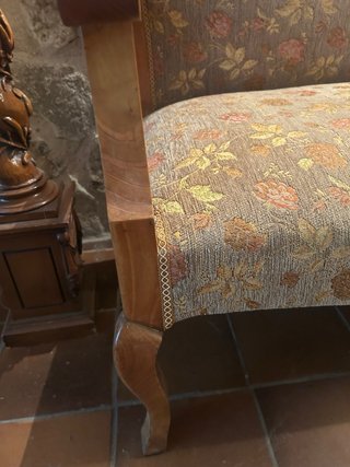 Banco/sillón de madera maciza con tapicería floral