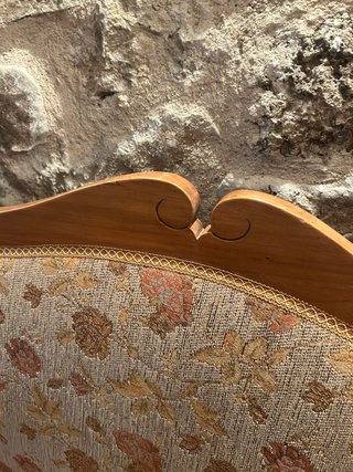 Banco/sillón de madera maciza con tapicería floral