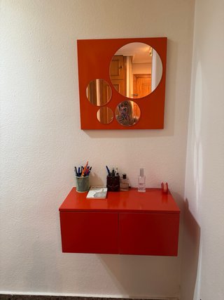 Mueble de entrada colgante rojo