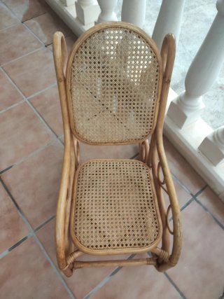 Mecedora infantil de mimbre