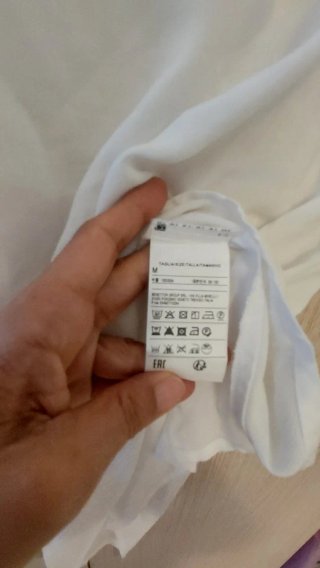 Camisa fluida Benetton con etiqueta.