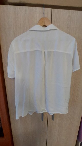 Camisa fluida Benetton con etiqueta.