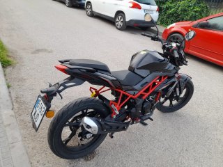 Benelli BN 125 Negra y Roja