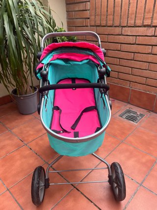 Carrito de muñecas rosa y turquesa