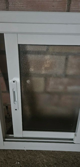 Ventana corredera de aluminio blanca