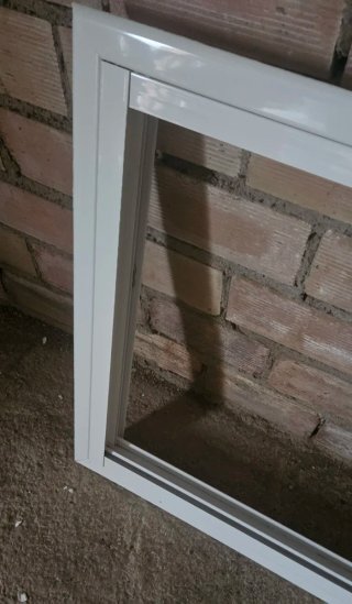 Ventana corredera de aluminio blanca