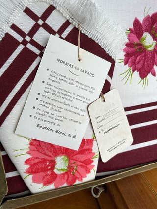 Juego Mantel y Servilletas Flores Vintage