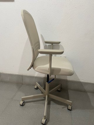 Silla de oficina beige y gris se puede quitar tdla