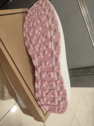 Zapatillas deportivas grises y rosas