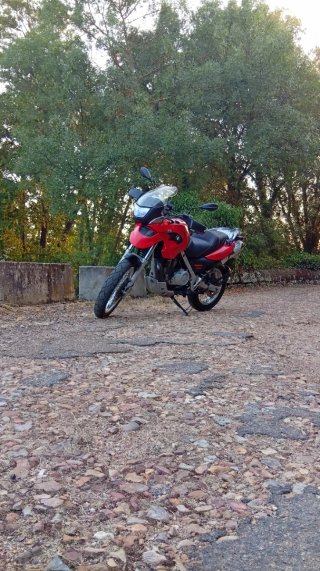 BMW F 650 GS Roja y Plata