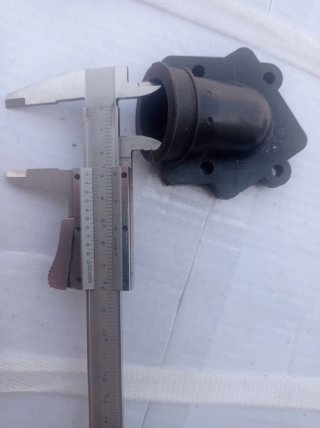 Toma de admisión goma scooter 30 mm