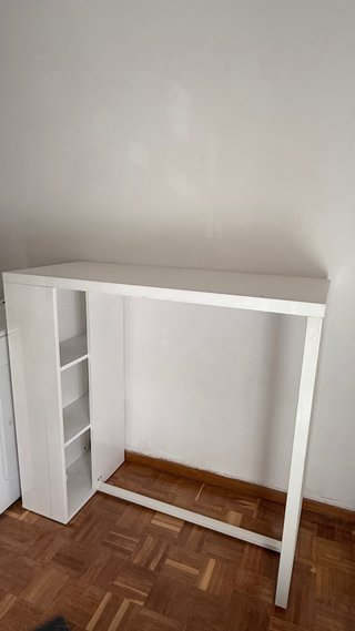 Mesa alta de cocina blanca