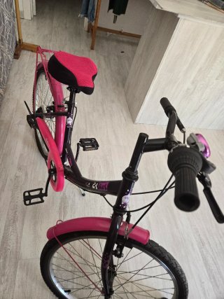 Bicicleta  morada y rosa  ruedas 24/1,75