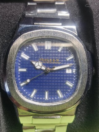 Reloj estilo Nautilus