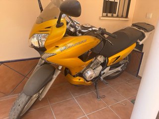 Honda Varadero 125 Amarilla