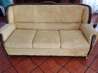 Sofá y sillón clásico amarillo