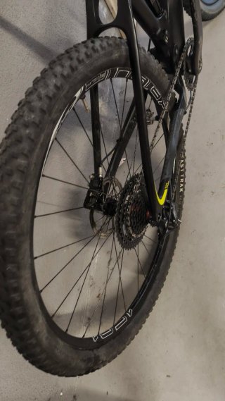 Canyon Lux CF Pro Race. Taglia M