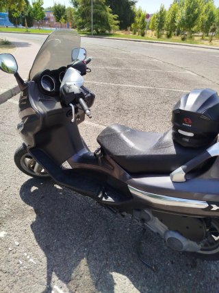 Piaggio X-Evo 125cc Maxi Scooter Gris