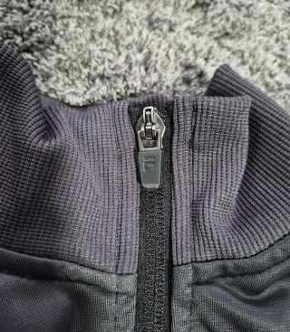 Chaqueta Deportiva Fila Negra y Gris