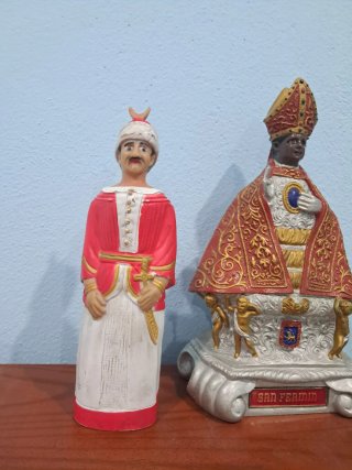 Figuras Gigantes de Pamplona uno 10 e dos 15