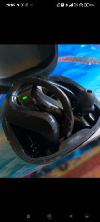 Auriculares Bluetooth Negros con pantalla LCD.