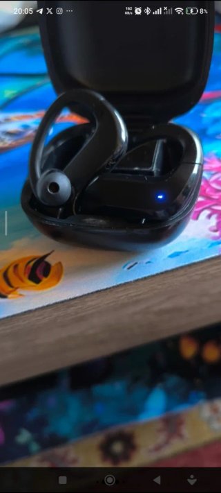 Auriculares Bluetooth Negros con pantalla LCD.