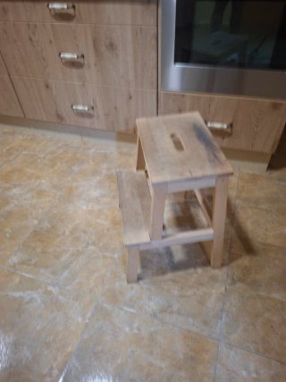 Taburete escalón de madera