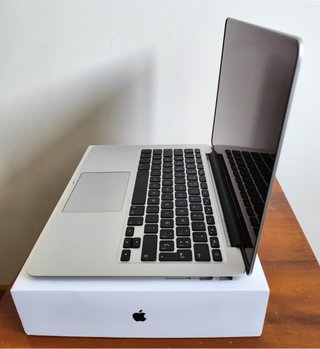 MacBook Pro 13" 2015 i5 8GB/256GB (batería nueva)