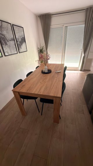 Mesa Comedor Madera + 6 Sillas Negras