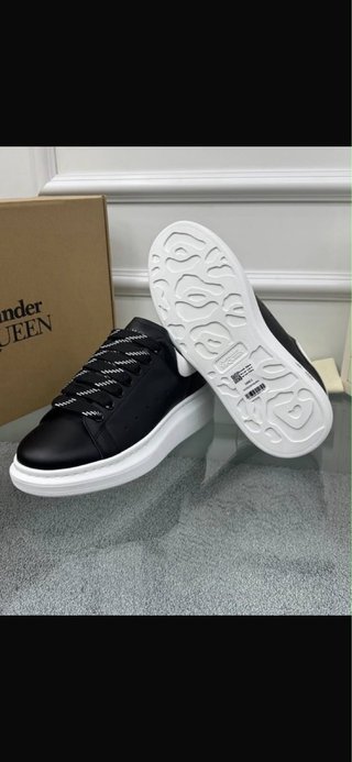 Alexander McQueen Scarpe nere e bianche