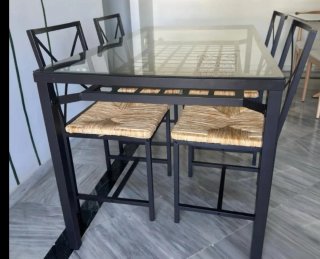 Mesa y sillas de terraza