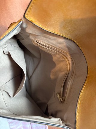Bolso de hombro mostaza con flecos