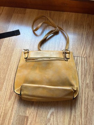 Bolso de hombro mostaza con flecos