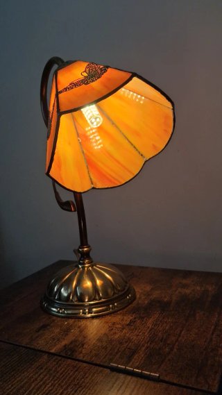 Lámpara mesa con tulipa estilo Tiffany!